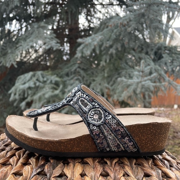 Beautiful Sequin and beaded black gray & Silver platform wedge thong toe sandals - Picture 10 of 10